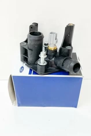 Termostat Gövdesi (Su Cıkış Konnektörü) Orjinal | Ford Focus 2005-2011 Benzinli
